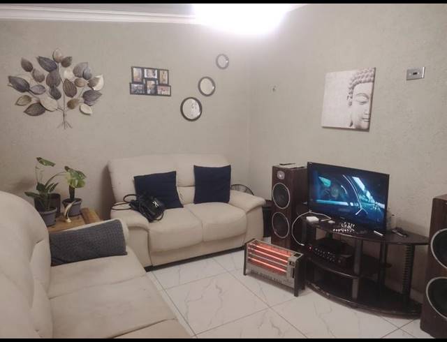 4 BEDROOM HOUSE FOR SALE IN VERGENOEG